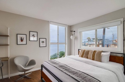 Ocean Beach Condo | Oceanfront Clifftop Retreat with White Water Views