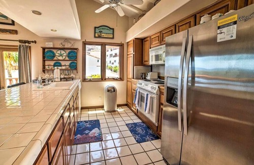 Avalon Condo | Oceanfront Hamilton Cove Penthouse suite with stunning panoramic views!