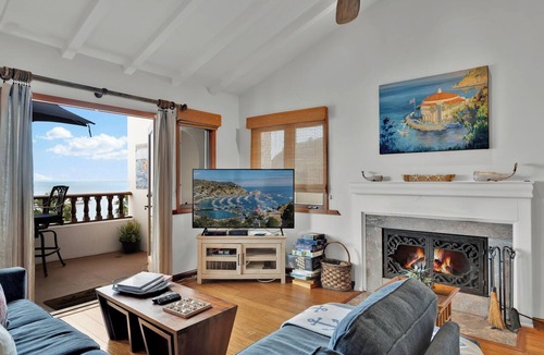 Avalon Condo | Oceanfront Hamilton Cove Penthouse suite with stunning panoramic views!