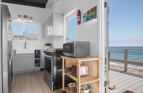 Central Malibu House | Oceanfront Vintage Malibu Beach Bungalow with large Deck