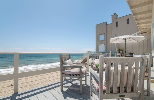 Central Malibu House | Oceanfront Vintage Malibu Beach Bungalow with large Deck