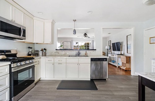 East Side Capistrano House | Oceanside Bungalow *1 Mile to Beach & Pier!*