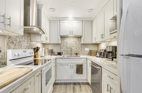 Loma Alta House | Oceanside Condo w/Pool & Hot Tub Access!