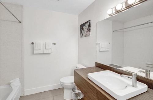 Townsite Hotel | Oceanside Marina Suites - A Waterfront Hotel