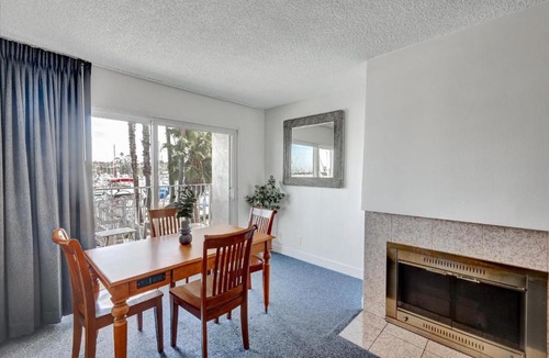 Townsite Hotel | Oceanside Marina Suites - A Waterfront Hotel