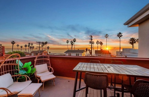 Townsite House | Oceanside Retreat – Fabulous 3BD + 2 Dens, Townhome in Oceanside