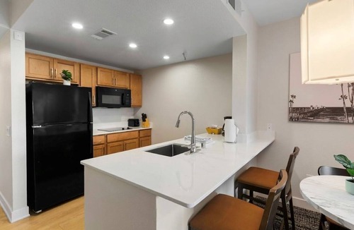 Oceanside Apartment | Oceanside | Sunset Coast | Pool & Hot Tub