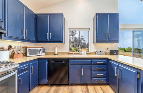 Sea Ranch House | Oceanview Modern Home – Hot Tub, Large Deck & EV Charger