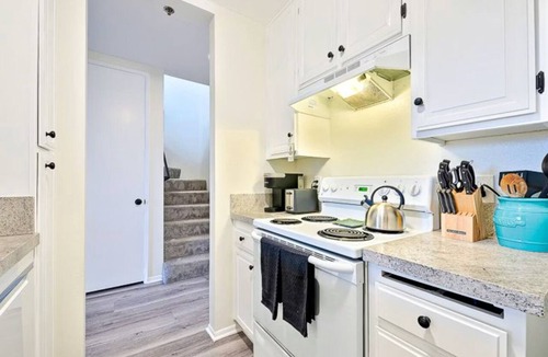 Townsite Condo | Oceanview Penthouse w/Private Rooftop Deck