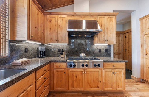 Truckee House | Old Greenwood Cabin 15