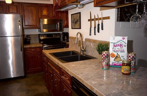 South Scottsdale Condo | Old Town Scottsdale Entertainment Dist-Huge Heated Pool-Hot Tub-Monthly Discount