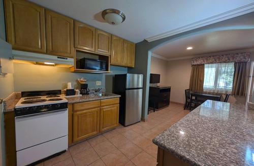 San Luis Obispo Hotel | Olive Tree Inn & Suites, a Howard Johnson by Wyndham