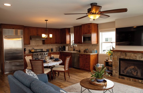 West Newport Condo | On Beach Time- Luxury Coastal Getaway, Remodeled, Spotless, Walk2Beach, Parking