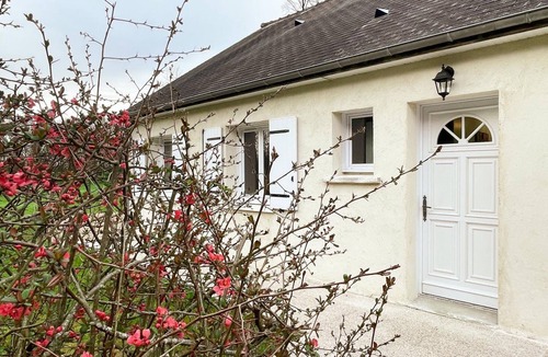Courcelles-de-Touraine Cottage | One-level cottage in Touraine with large garden and parking