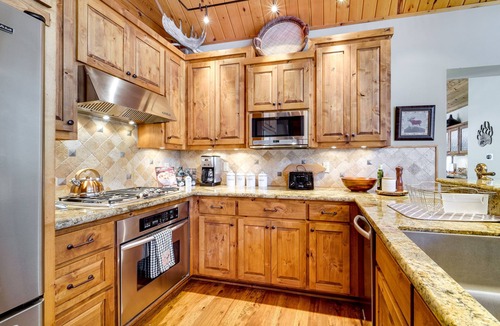 Truckee House | 'One Moose Lodge' w/Hot Tub in Tahoe Donner