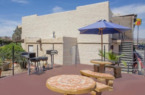 Barstow Apartment | One Queen Deluxe, Non-Smoking