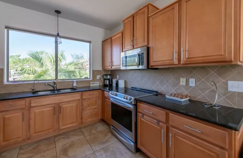 Surprise House | Optional heated pool- 3-bedroom house in peaceful Surprise with AC