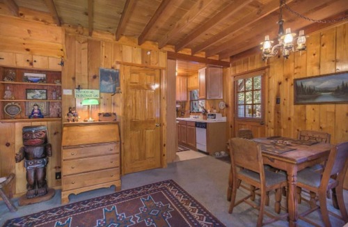 Tahoma Cottage | Owl's Peak by Avantstay Private Pine Tree Cabin Mins From The Water