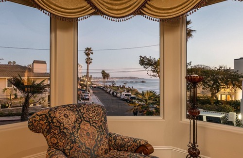 North Pacific Beach House | Pacific Beach Crystal Shores Villa w/Spa