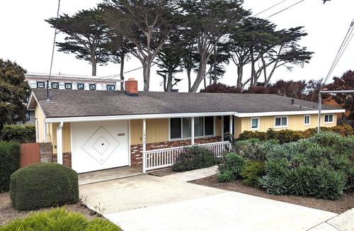 Pacific Grove House | Pacific Grove "Beach Tract" cozy yellow bungalow 1 street from Monterey bay