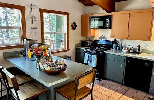 Tahoe Woods House | Palisades Discount, Skip the Traffic, Hot Tub, Dogs OK, Near Lake Tahoe & Town