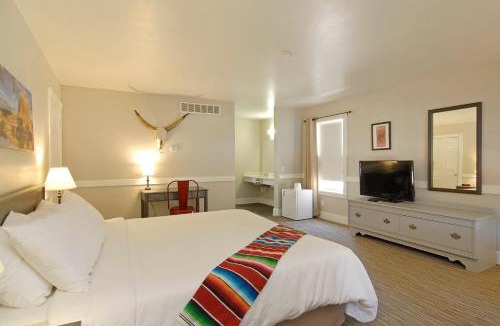 Borrego Springs Resort | Palm Canyon Hotel and RV Resort