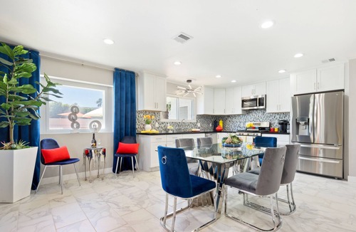 Desert Park Estates House | Palm Springs Deluxe Rentals + Putting Green