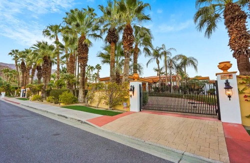 Old Las Palmas House | Palm Springs Luxury Tennis Estate sleeps 12 pool! luxurious, long term rentals