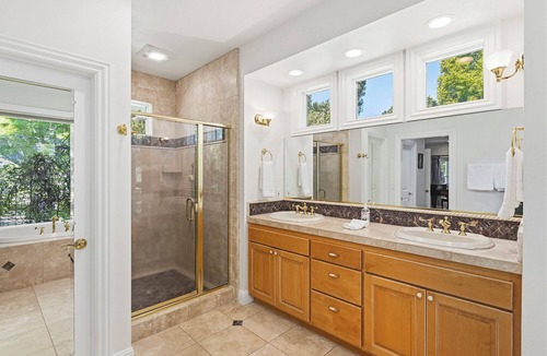 Sonoma House | Palmer Oaks Farmhouse - Pool, hot tub & cottage. 5 bedrooms. A unique experience