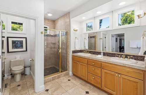 Sonoma House | Palmer Oaks Farmhouse - Pool, hot tub & cottage. 5 bedrooms. A unique experience