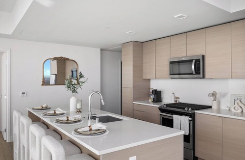East Village Condo | Panoramic Bay View Condo Sleeps 8 Downtown San Diego