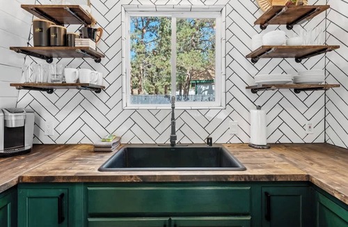 Big Bear City Cabin | Paradise Cabin Spa Pup Friendly Fenced Yard