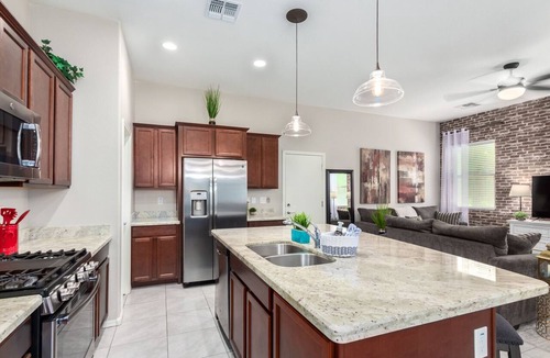 Rio Paseo House | ⭐~PARK VIEW COTTAGE~8 IND. BEDS~HOT TUB/POOL~NEAR WIGWAM-GOLF~BASEBALL~