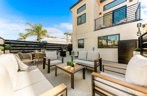 North Pacific Beach House | PB NEW BUILD l A Block from SAND