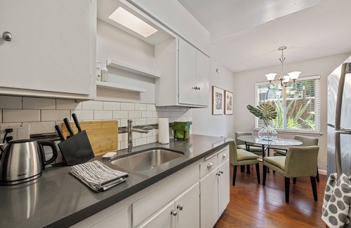 Oakland Ave - Harrison St Apartment | Peaceful 1-bedroom apartment in Oakland