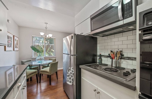 Oakland Ave - Harrison St Apartment | Peaceful 1-bedroom apartment in Oakland