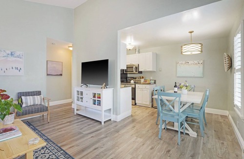 Capitola Cottage | Peaceful 2-bedroom Cottage in Capitola, Steps to the Beach. Pet Friendly.