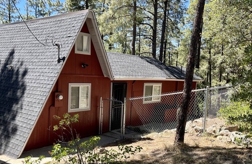 Prescott Cabin | Peaceful cabin in the woods, just 9 miles to whiskey Row