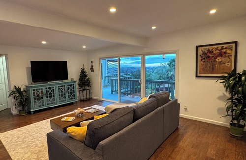 Mount Helix House | Peaceful Ocean/valley -View Retreat with Pool - Rejuvenate & Unwind