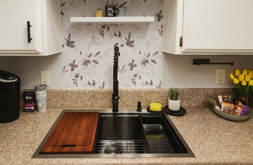 West Park Community House | Peaceful Suits w/Ensuite Bath Townhome in Bakersfield