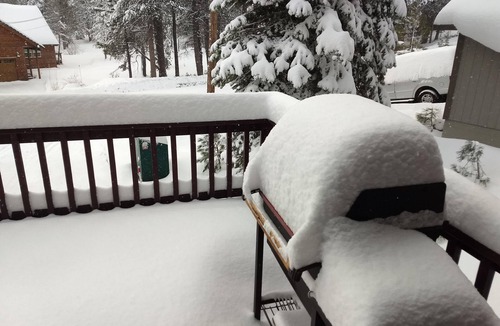 Truckee House | Peaceful Tahoe Donner 3 BR/3 BA Home with private Hot Tub and Sauna, EV Charging