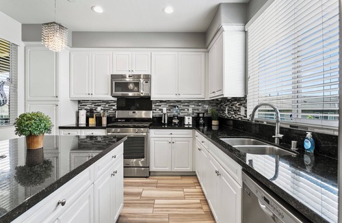 Mira Loma Condo | Peacock Court Sanctuary｜Elegant 3BR Home in Eastvale｜30-Day Min Stay｜#42123