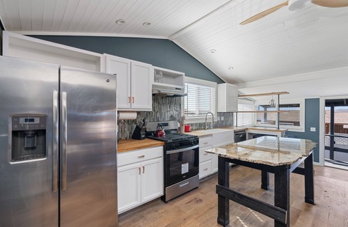Bodega Bay House | Peek a Bay View Cottage l Pet-Friendly