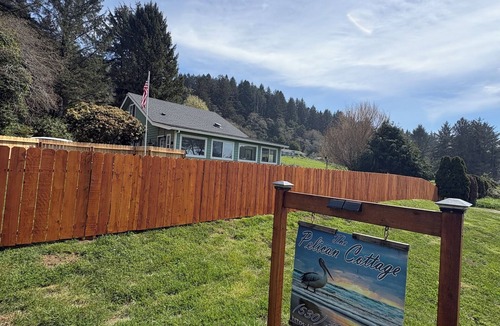 Smith River House | Pelican Cottage - Ocean Views, Walk to Beach, Game Room & Pet Friendly