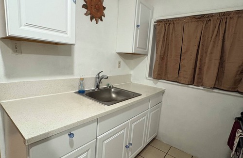 Florence-Graham House | Perfect 2-bedroom house with AC in enchanting Los Angeles near SoFi stadium