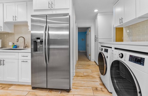 Pierpont Bay House | Perfect 4 Families! Walk To Beach, Private Jacuzzi