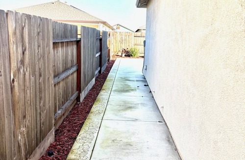 Stockton House | Perfect Midterm Stay - Spacious 3BR + Pets Welcome + Wineries Nearby