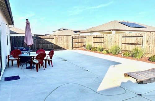 Stockton House | Perfect Midterm Stay - Spacious 3BR + Pets Welcome + Wineries Nearby