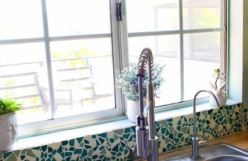 Rainbow CDP Cottage | Pet Friendly Fantastic Secluded Cottage with Hot-tub in Rainbow, California