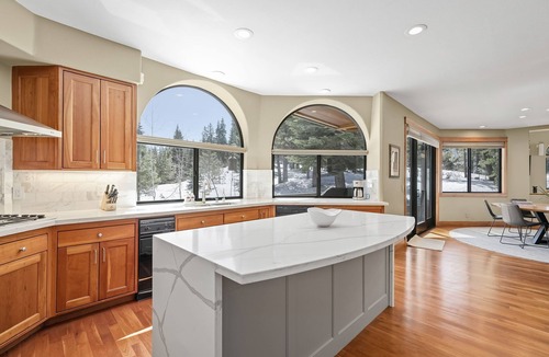 Truckee House | Pet-Friendly Luxury Retreat | Guest Pass, King & Queen Suite, Near Trails & Lake